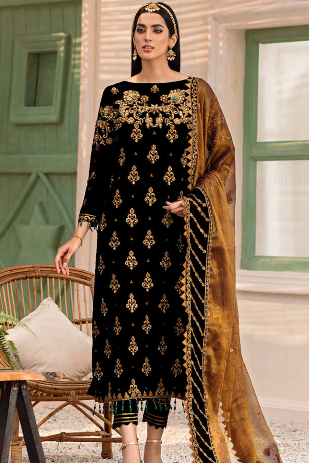 Emaan Adeel - Makhmal Collection'22